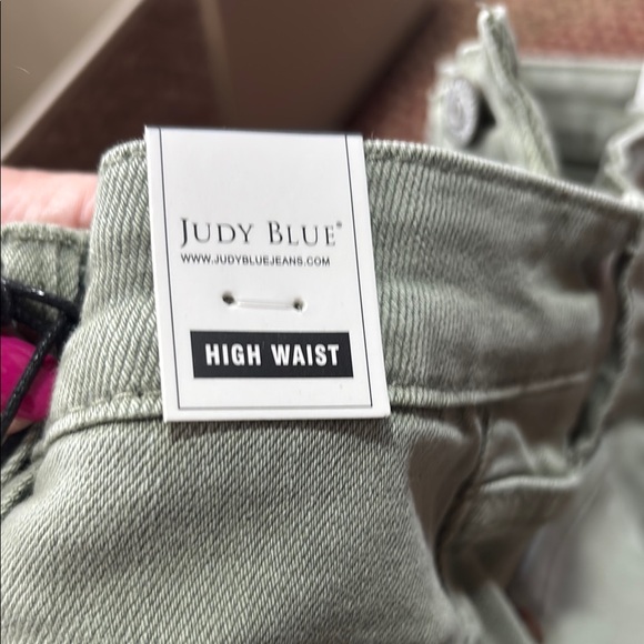 Stylish Green Pants - Picture 3 of 5